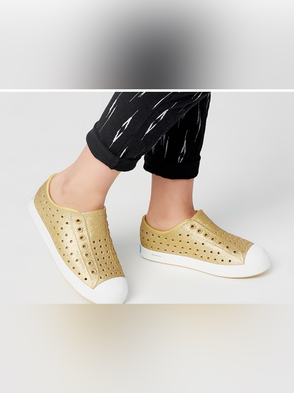 NWT native shoes sparkly gold Jefferson size 11